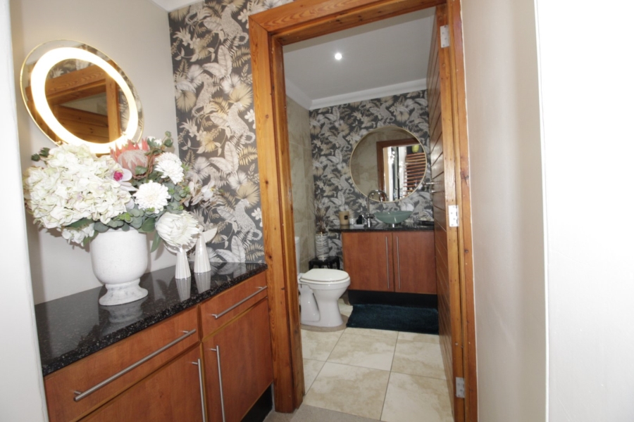5 Bedroom Property for Sale in Humerail Eastern Cape